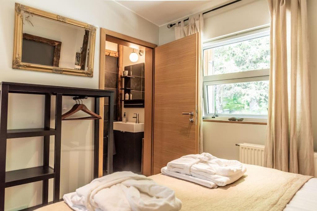 Luxury Lakefront Villa, Infinity Hot Tub And Sauna *