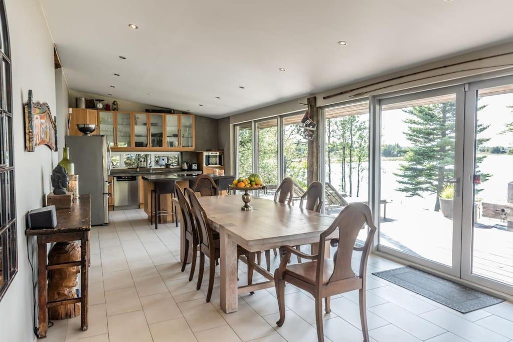 Luxury Lakefront Villa, Infinity Hot Tub And Sauna * Grimsnes og Grafningshreppur
