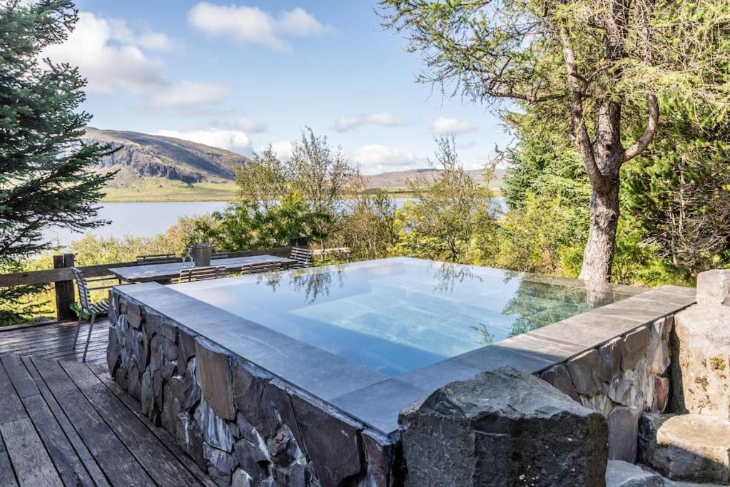 Luxury Lakefront Villa, Infinity Hot Tub And Sauna * Grimsnes og Grafningshreppur