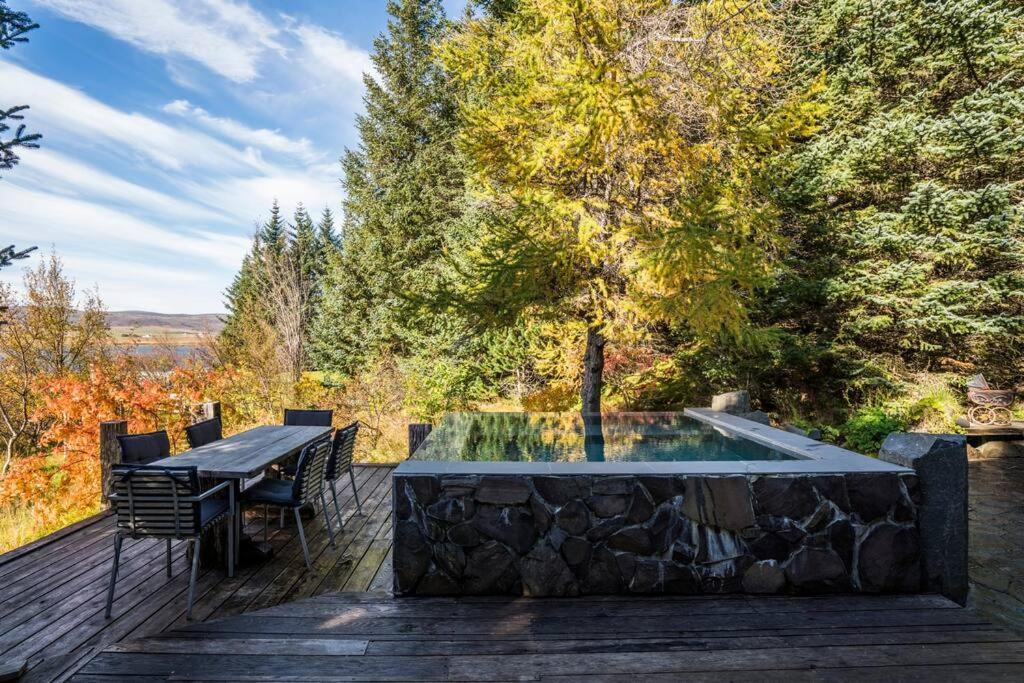 Villa Luxury Lakefront Villa, Infinity Hot Tub And Sauna