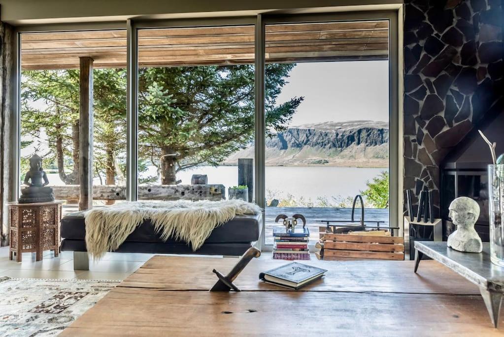 Luxury Lakefront Villa, Infinity Hot Tub And Sauna Grimsnes og Grafningshreppur